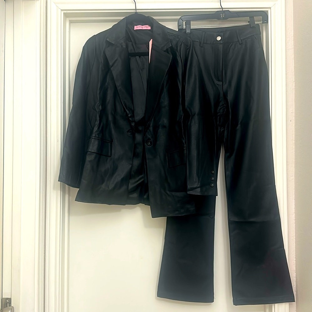 Black Two-Piece Suit Set – Chic, Trendy & Versatile